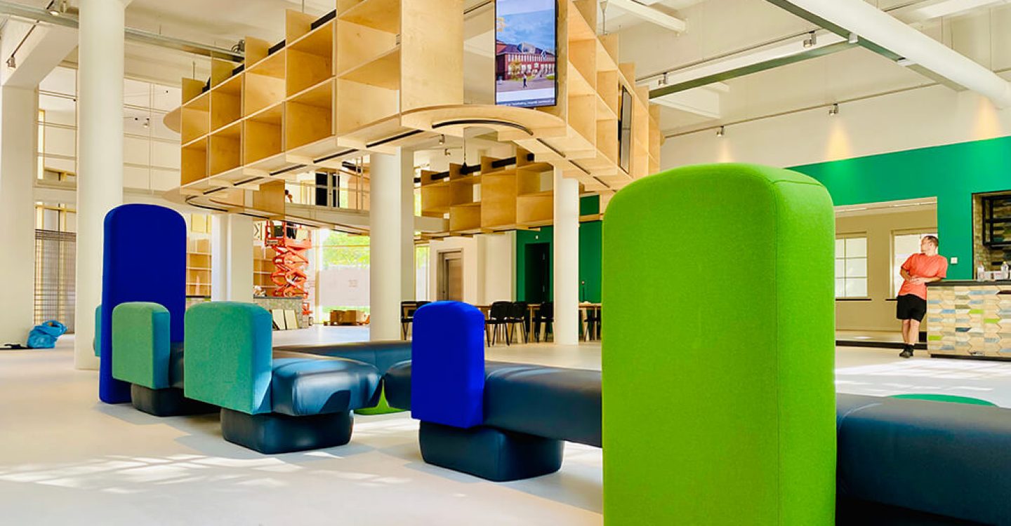 Studio Stelt - Kiki van Eijk - vBvD maatwerk sofa 05